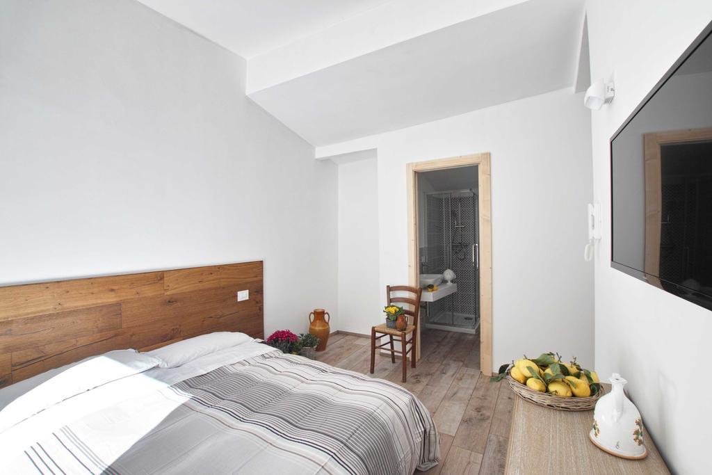 コンヴェルサーノ Porta Degli Antichi Casali Bed & Breakfast エクステリア 写真