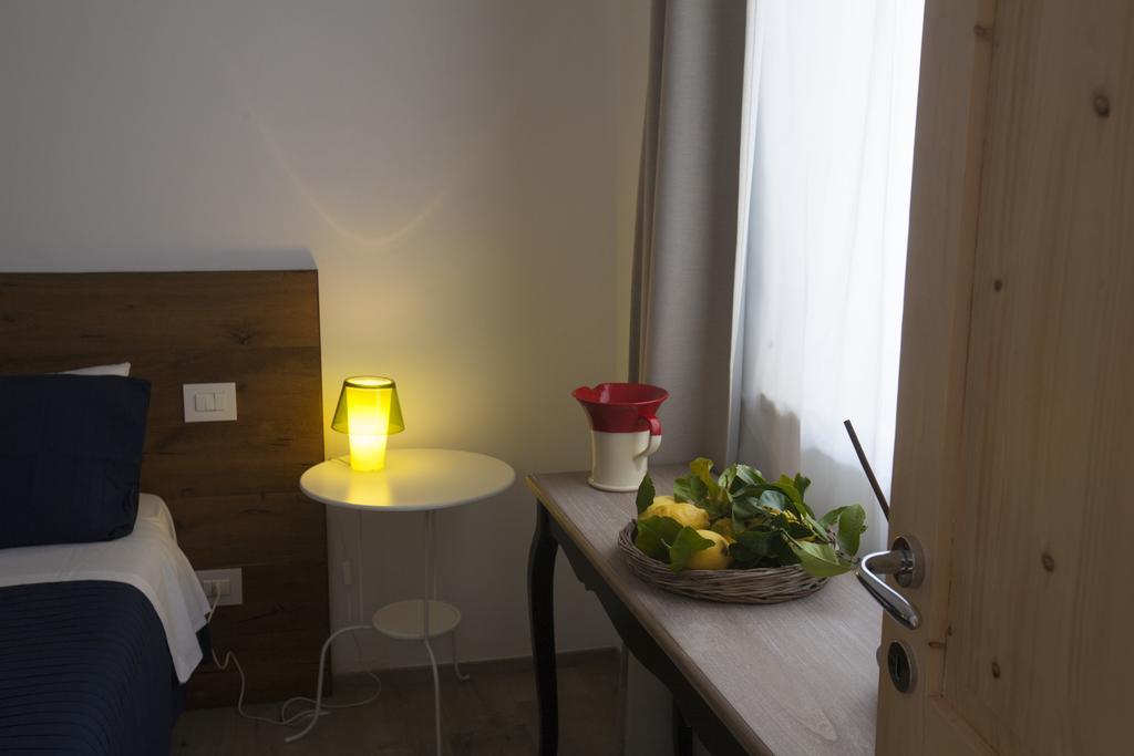 コンヴェルサーノ Porta Degli Antichi Casali Bed & Breakfast エクステリア 写真